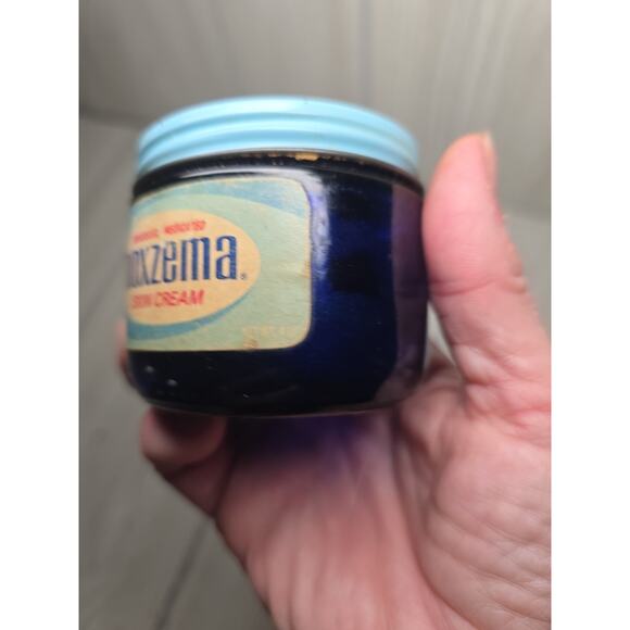 Vintage Noxzema Cobalt Blue Glass Jar W/Lid Labels Noxzema Bottom USA - Picture 8 of 10